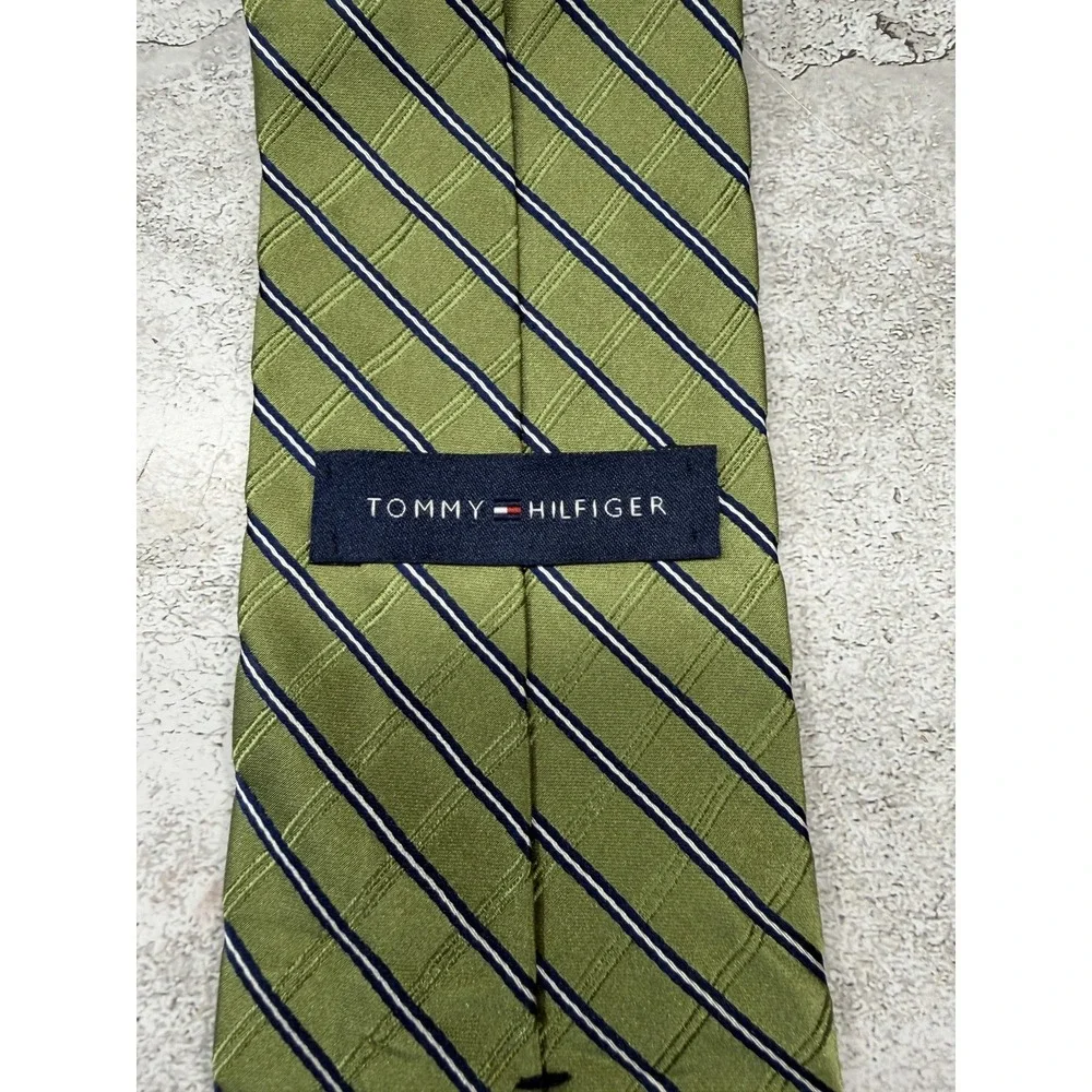 Tommy Hilfiger Tie Mens One Size Green Striped‎ 100% Silk Designer Logo Classic